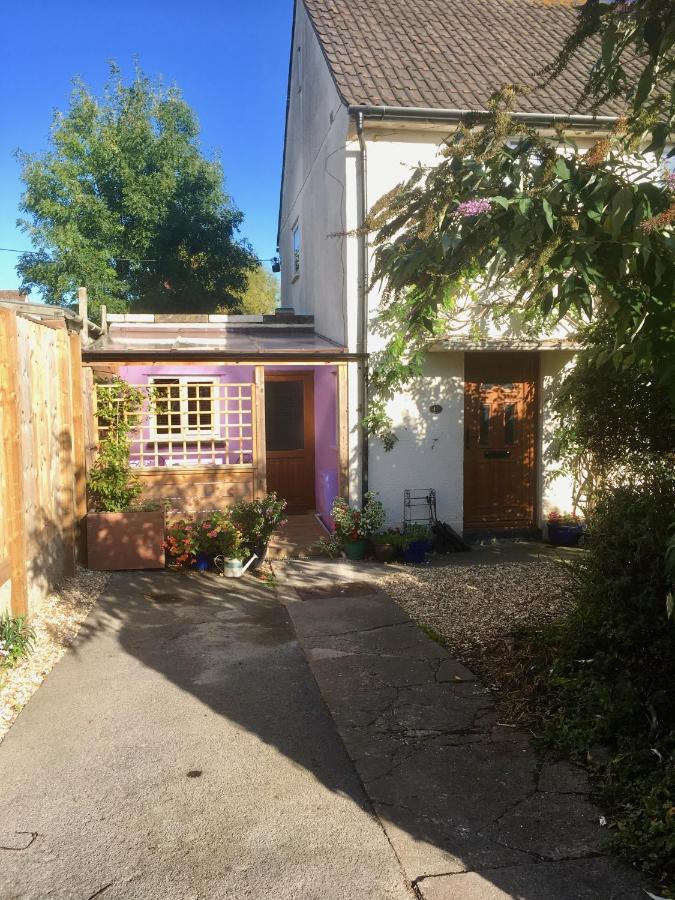 Cute Self-Contained Guest Room With Ensuite And Private Decked Porch In Glastonbury Exterior foto