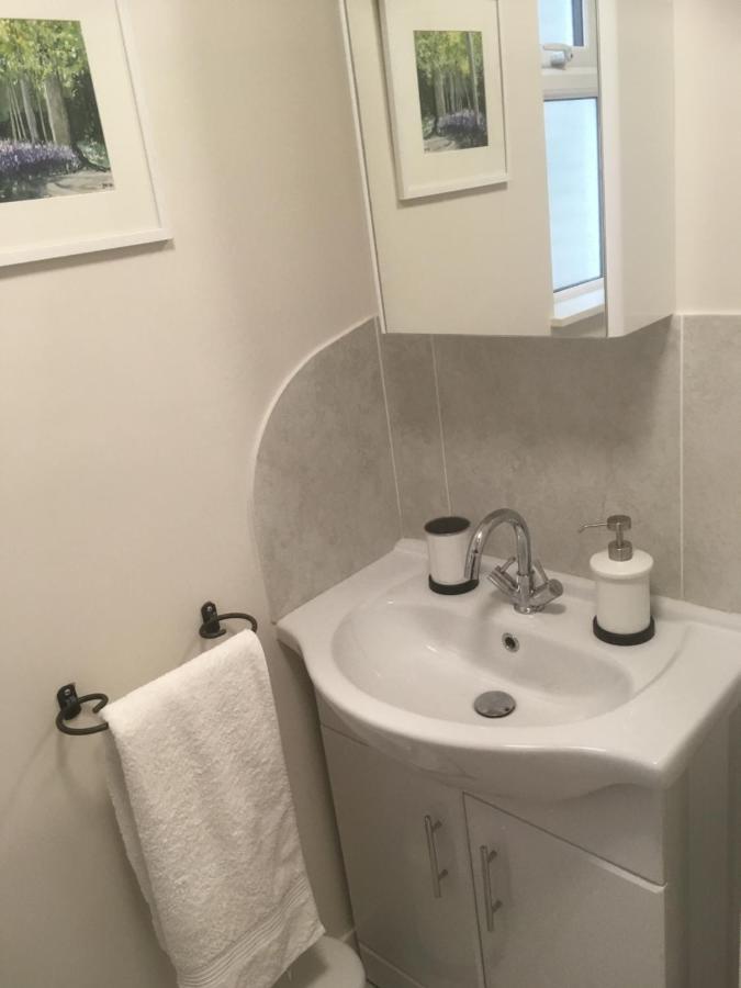 Cute Self-Contained Guest Room With Ensuite And Private Decked Porch In Glastonbury Exterior foto